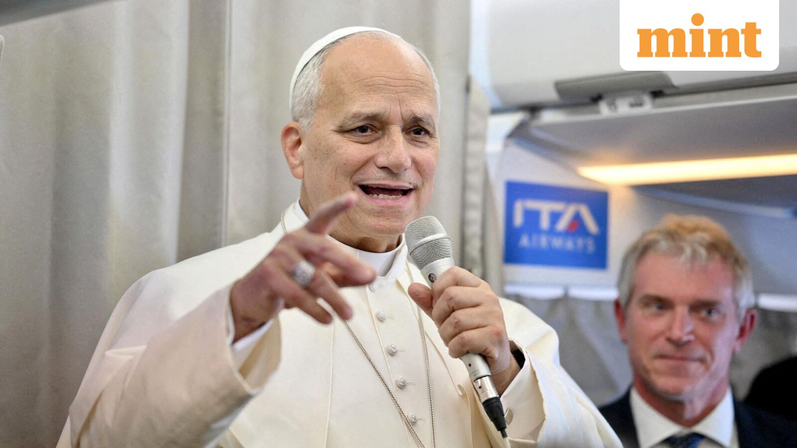 Pope Leo insists Trump admin not trying to oust Maduro militarily amid US-Venezuela tensions