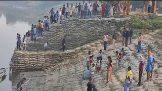 Decomposed body of unknown woman found in bag in Budhi Gandak river of Begusarai, murder suspected – Begusarai body of unknown woman found in river murder suspected