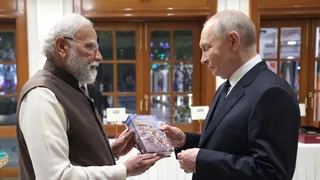 Putin visits India: PM Modi gave a unique gift to the Russian president, it is prepared only in Agra with special mosaic – Putin visits India pm narendra modi gifted the agra made marble chessboard to the Russian president