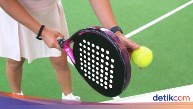 Viral action of thieves looking around and then stealing rackets at the padel court in South Jakarta