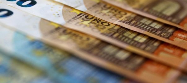 The euro is likely to rise as the interest rate gap between Europe and America widens