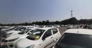 Illegal parking in the name of Sunday car market in Chandigarh, corporation officials tightened the noose; 12 vehicles seized – Chandigarh