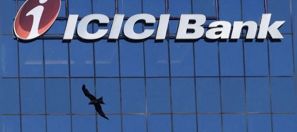 ICICI Bank Manager’s rude behavior with the staff! A lot of abuse to not reach target, watch viral video here