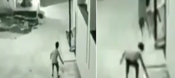 Miracle of God… A child fell from the roof but didn’t even scratch, look how his life was saved.