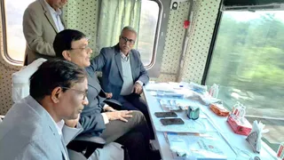 Bakhtiyarpur-Dhanbad rail section GM has window trailing, water not moving at 150 speed – Patna bakhtiyarpurdhanbad rail section window trailing