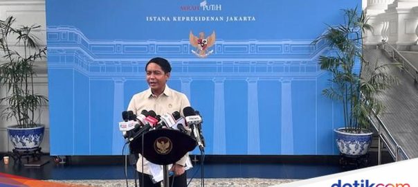 Forestry Minister Raja July revokes 22 company permits after disaster in Sumatra