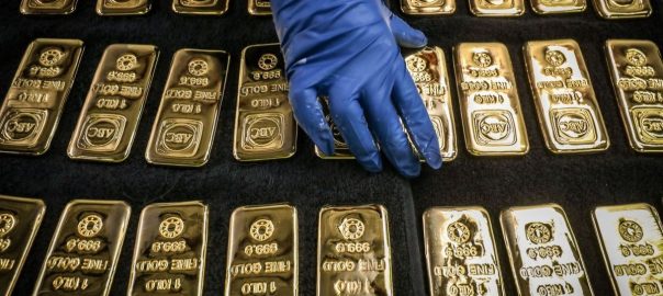 Gold catches its breath ahead of the release of US data that could determine the course of interest rates