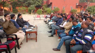 Violent clash in Bihar schools: Girl students clash over theft and students fight after being hit by ball, 19 injured – student clash in Bihar leaves 19 injured