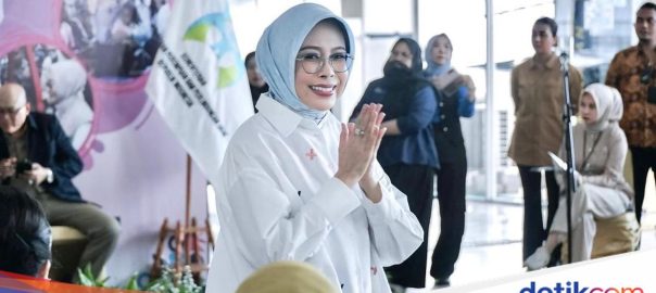 In commemoration of the 97th Mother’s Day, Fatma Saifullah Yusuf Social Service in Muara Angke