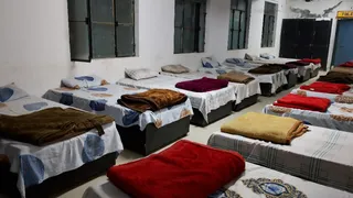 Pilibhit’s ‘system’ failed: ‘Guide’ needed to find night shelter and ‘bribe’ of Rs 100 to stay! – pilibhit news rain basera scam extortion hundred rupees homeless lack of facilities